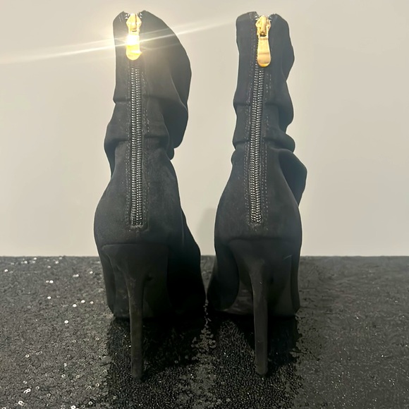BLACK FAUX SUEDE ANKLE BOOT, 4 1/2 INCH HEEL,SIZE 11 - Picture 4 of 5
